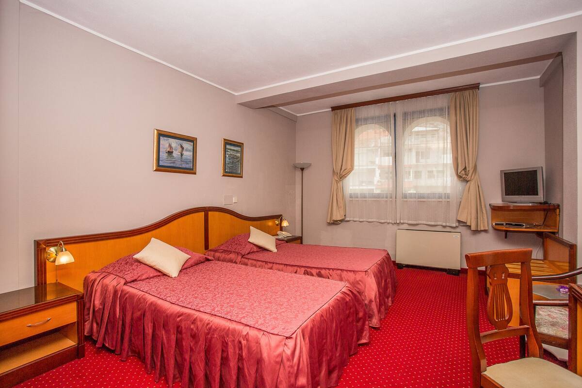 In-room safe, desk, iron/ironing board, free WiFi