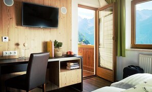 Basic Room | In-room safe, desk, blackout drapes, free WiFi