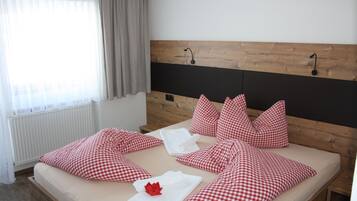 Double Room, Balcony | Desk, iron/ironing board, free WiFi