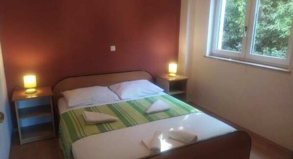 In-room safe, soundproofing, free WiFi