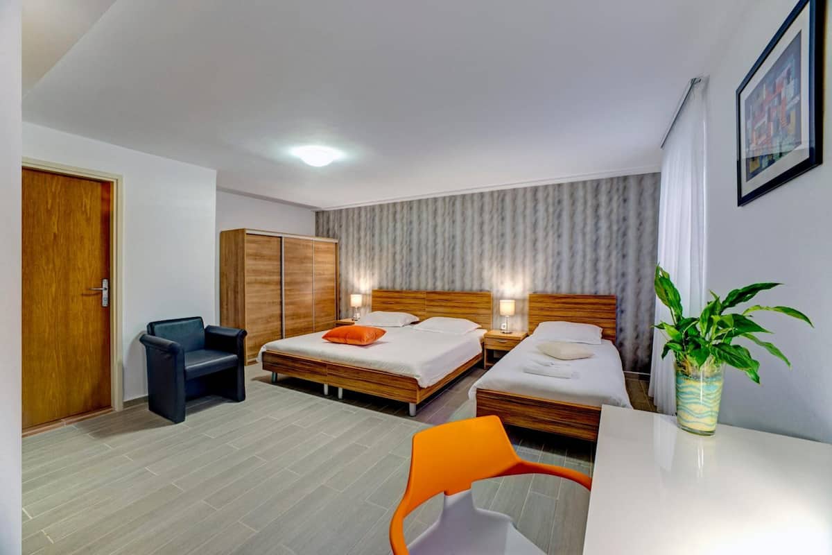 1 bedroom, in-room safe, desk, free wifi