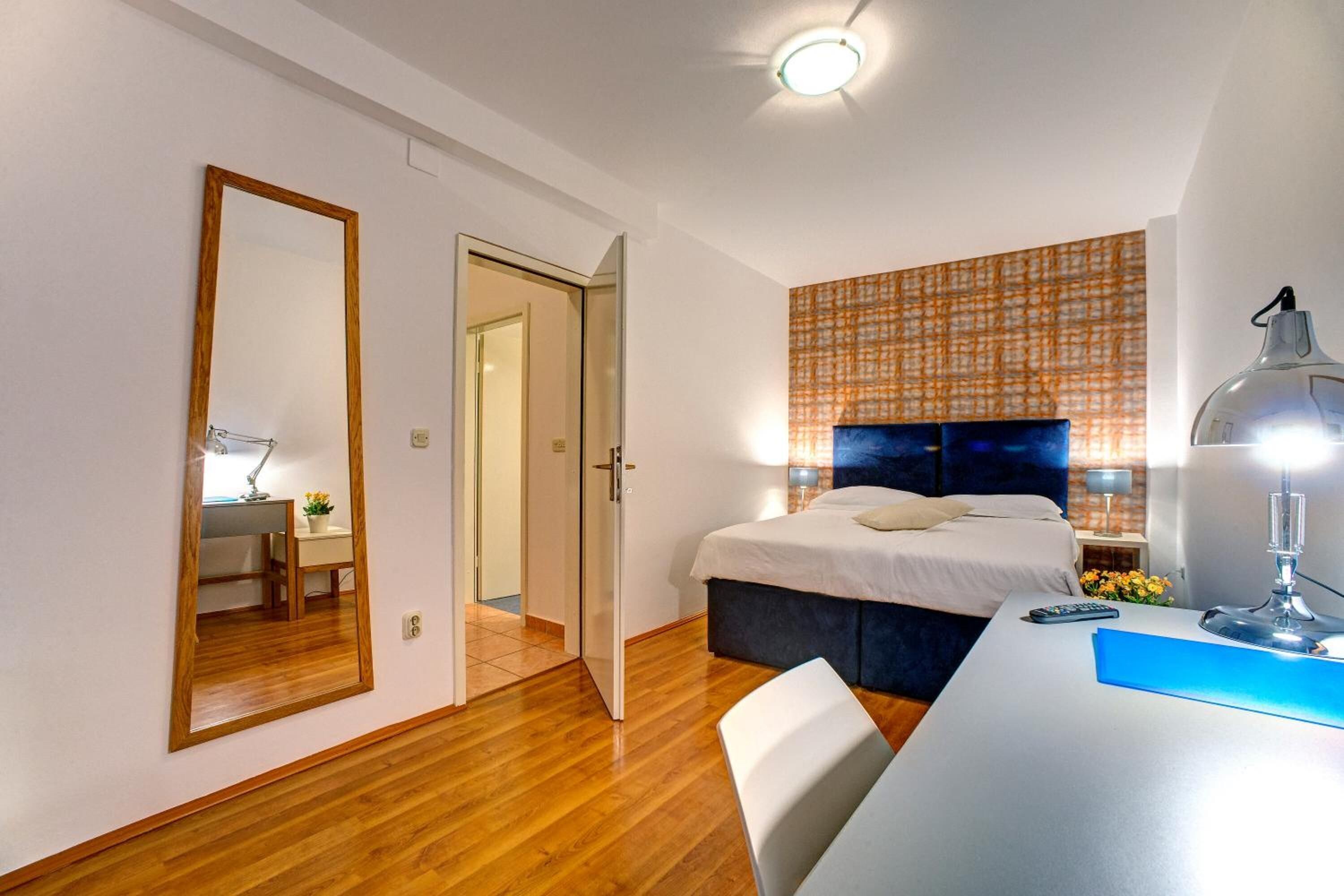 1 bedroom, in-room safe, desk, free wifi