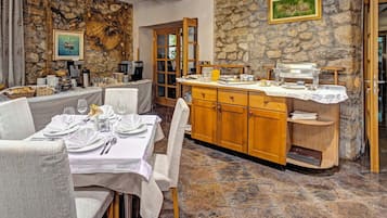 Free daily buffet breakfast