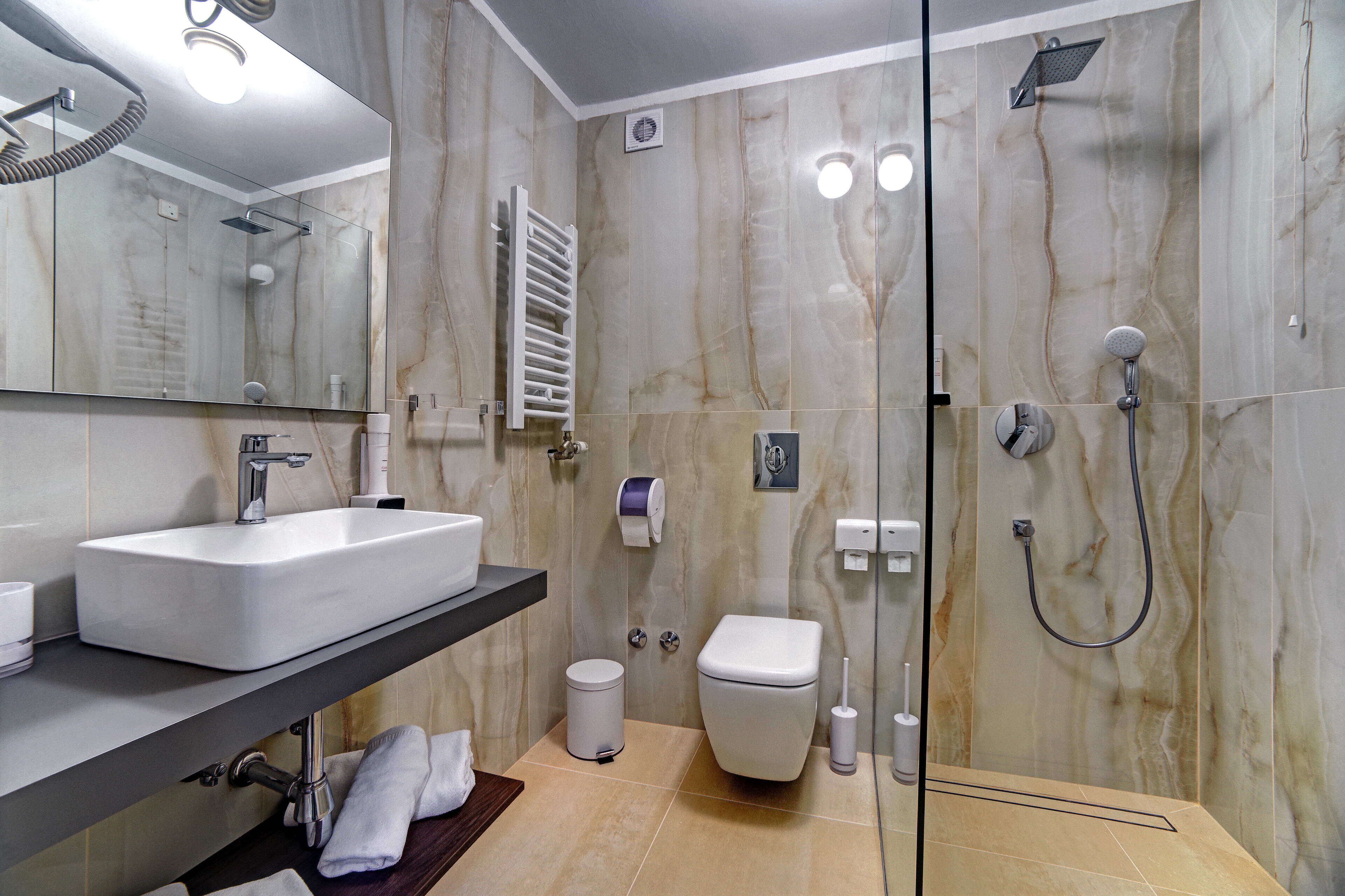 shower, free toiletries, towels