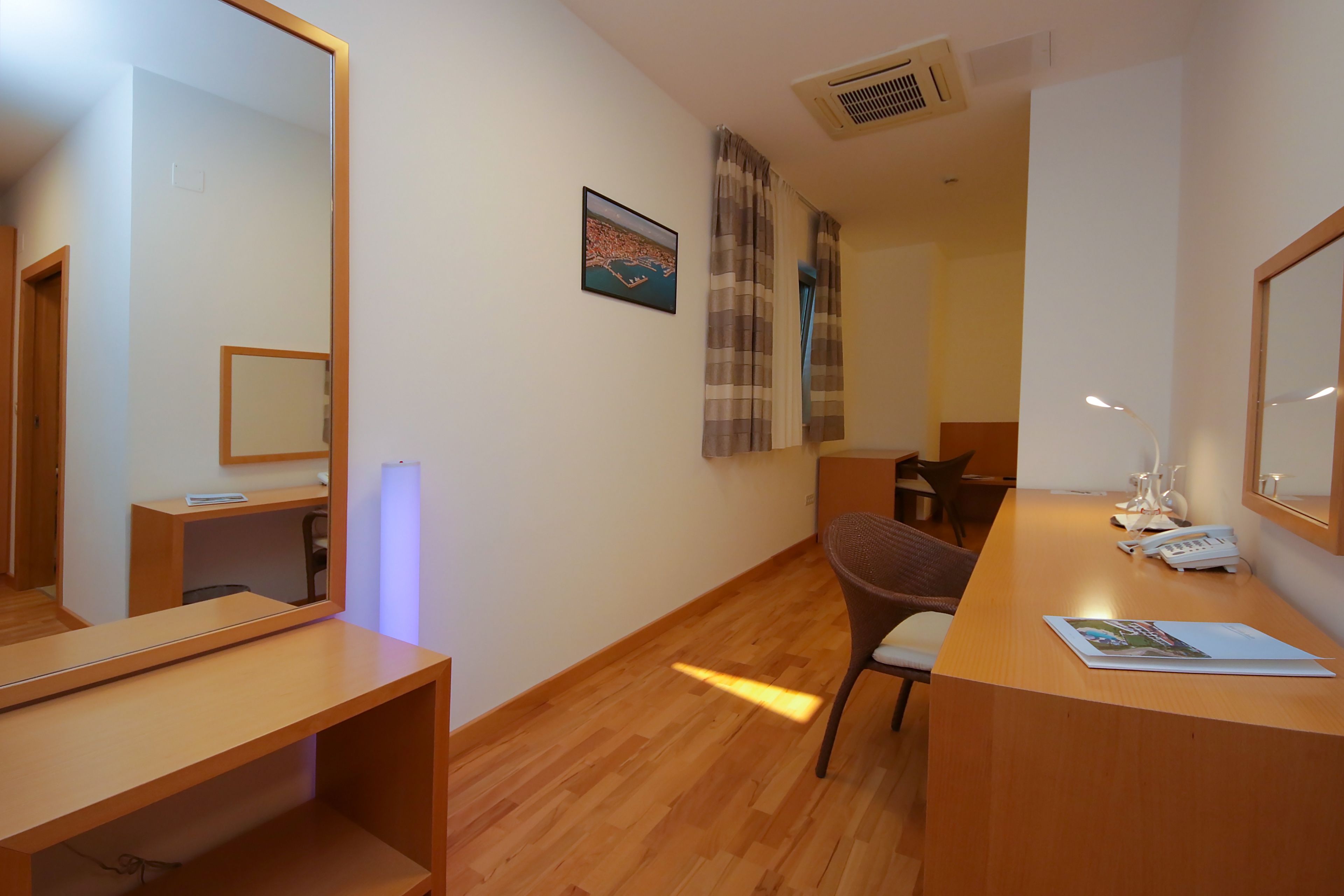 classic double room, balcony, park side | 1 bedroom, minibar, in-room safe, desk