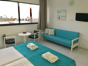 Standaard studio | Een bureau, een strijkplank/strijkijzer, gratis wifi