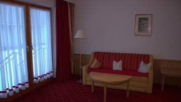 Desk, cribs/infant beds, rollaway beds, free WiFi