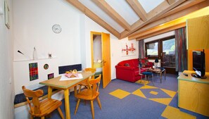 Apartment (IV - Not Included:Cleaning Fee 50 EUR) | In-room safe, free cribs/infant beds, free rollaway beds, free WiFi