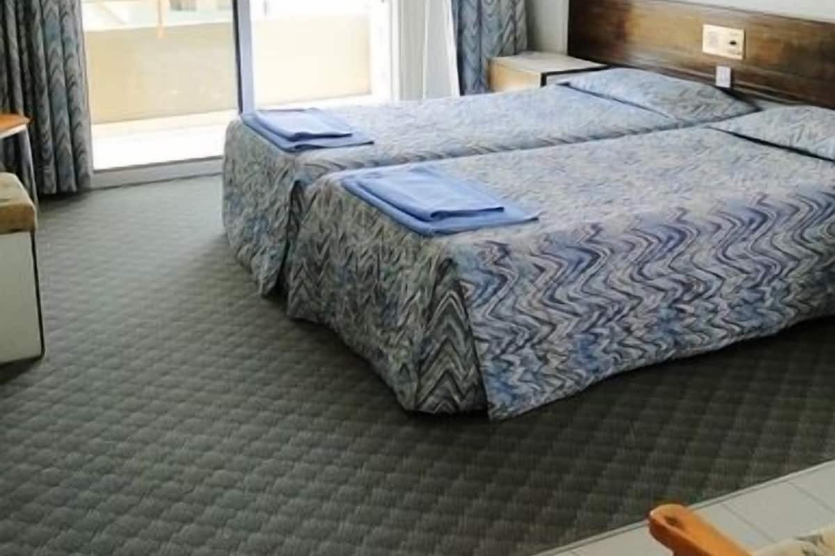 1 bedroom, blackout curtains, free cots/infant beds, WiFi