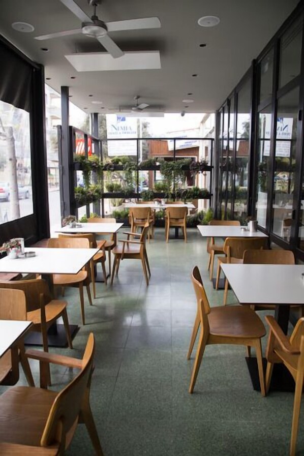 Bar (on property) - Sunflower Hotel Apartments (Larnaca)