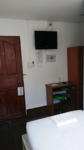 Single with breakfast | Équipements de la chambre