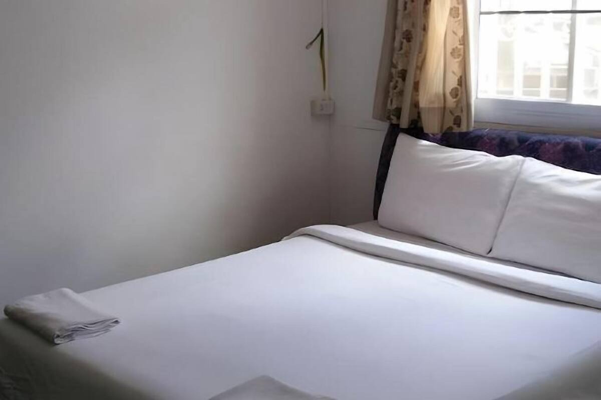 Desk, rollaway beds (surcharge), WiFi (free)