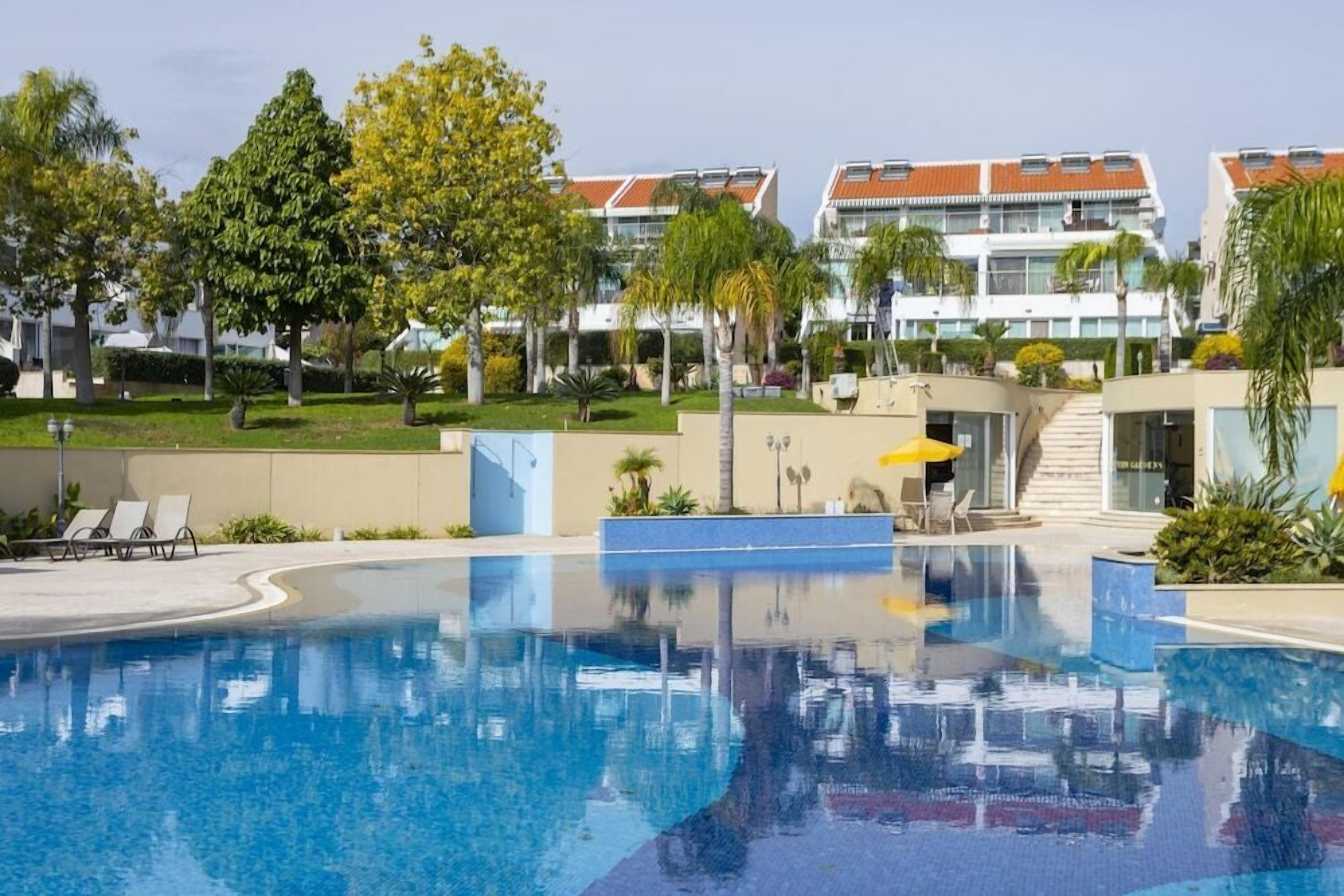 Kolam renang outdoor