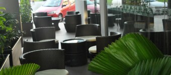 Tat Place Hotel and Café