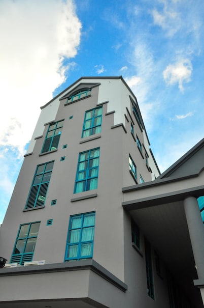 Tat Place Hotel and Café