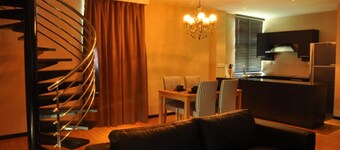 Tat Place Hotel and Café