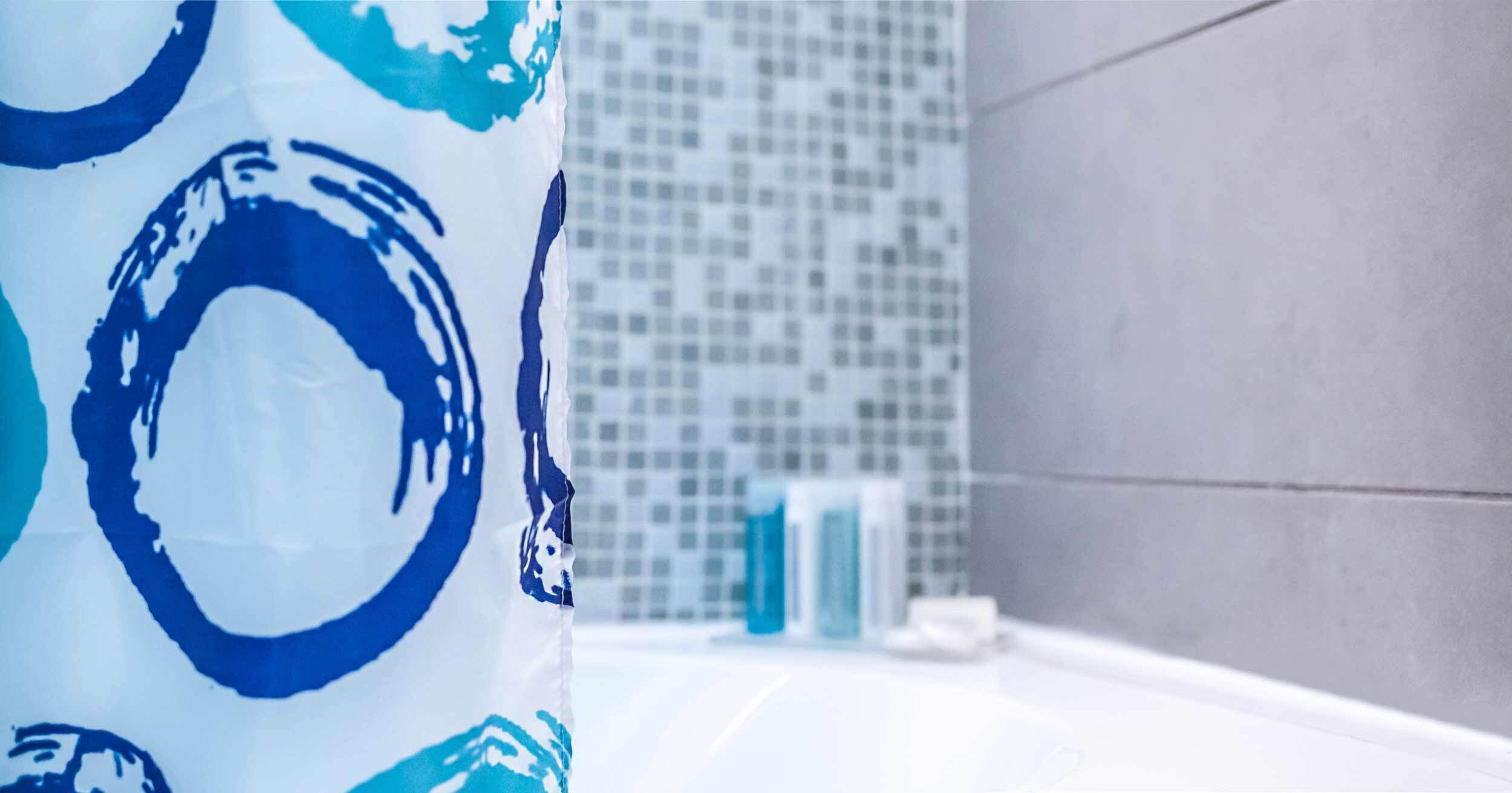 combined shower/bathtub, free toiletries, hair dryer, towels