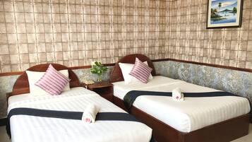 Standard Twin Room | Minibar, in-room safe, desk, blackout drapes