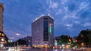 A multi-story hotel with a prominent corner location, large windows, and a visible entrance. - Jinjiang Inn (Huaibei Mengshan Road) (Huaibei)