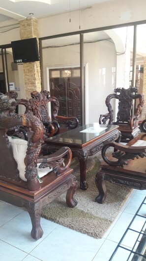 Lobby sitting area - Pany Hotel (Vang Vieng)