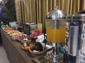 Free daily local cuisine breakfast  - Pany Hotel (Vang Vieng)