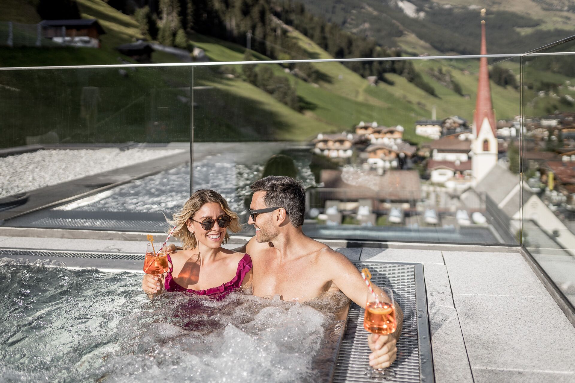 4 piscinas techadas, 3 piscinas al aire libre