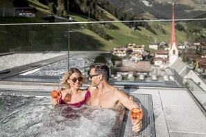 4 indoor pools, 3 outdoor pools