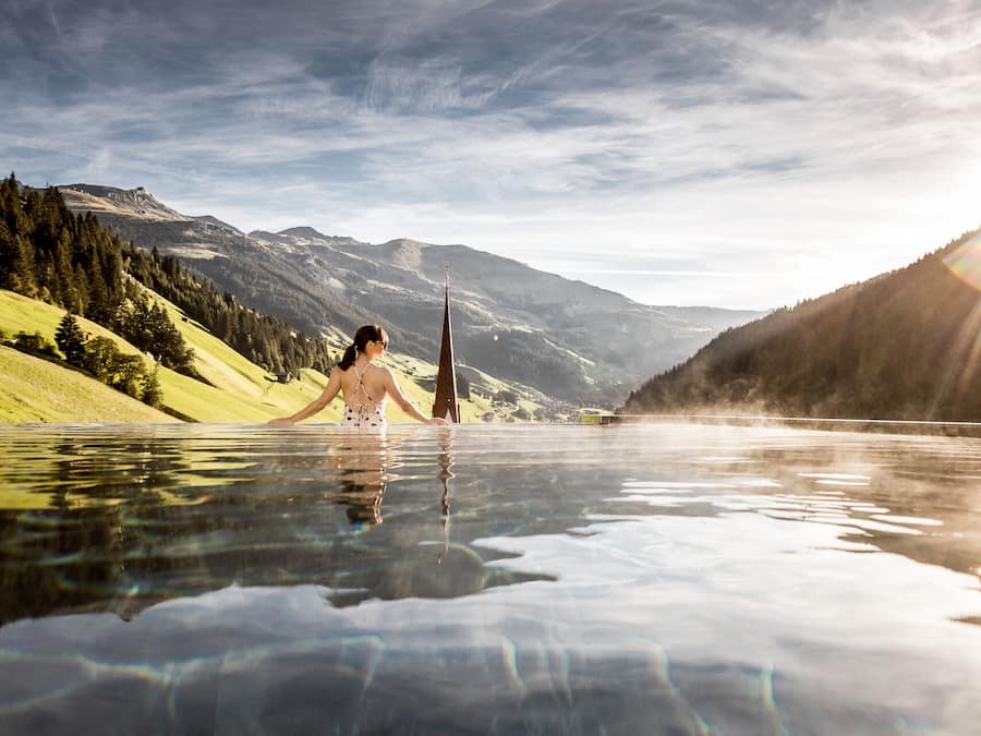 4 piscinas techadas, 3 piscinas al aire libre