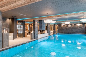 4 piscines couvertes, 3 piscines extérieures
