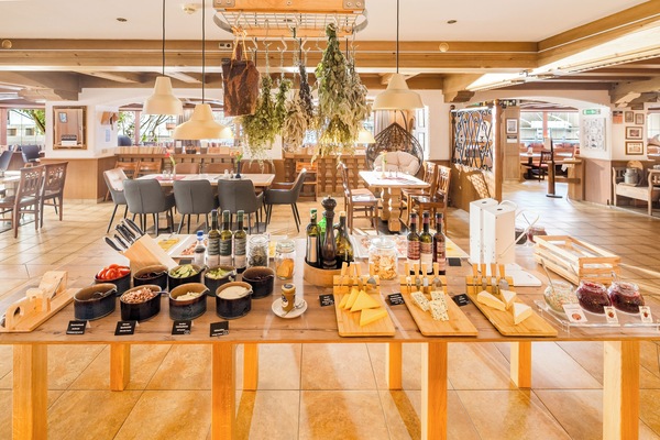 Desayuno buffet diario (EUR 19.50 por persona)