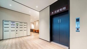 A modern elevator with a digital display and a sign indicating it is for VIP use. - HanTing Hotel (Chongqing Jiazhou Huahuiyuan Subway Station) (Chongqing)