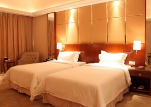 Deluxe Twin Room | Blackout drapes, free WiFi, bed sheets - Regency Hotel (Dongguan)