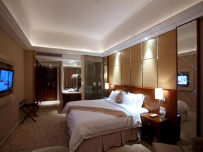 1 bedroom, blackout drapes, free WiFi, bed sheets