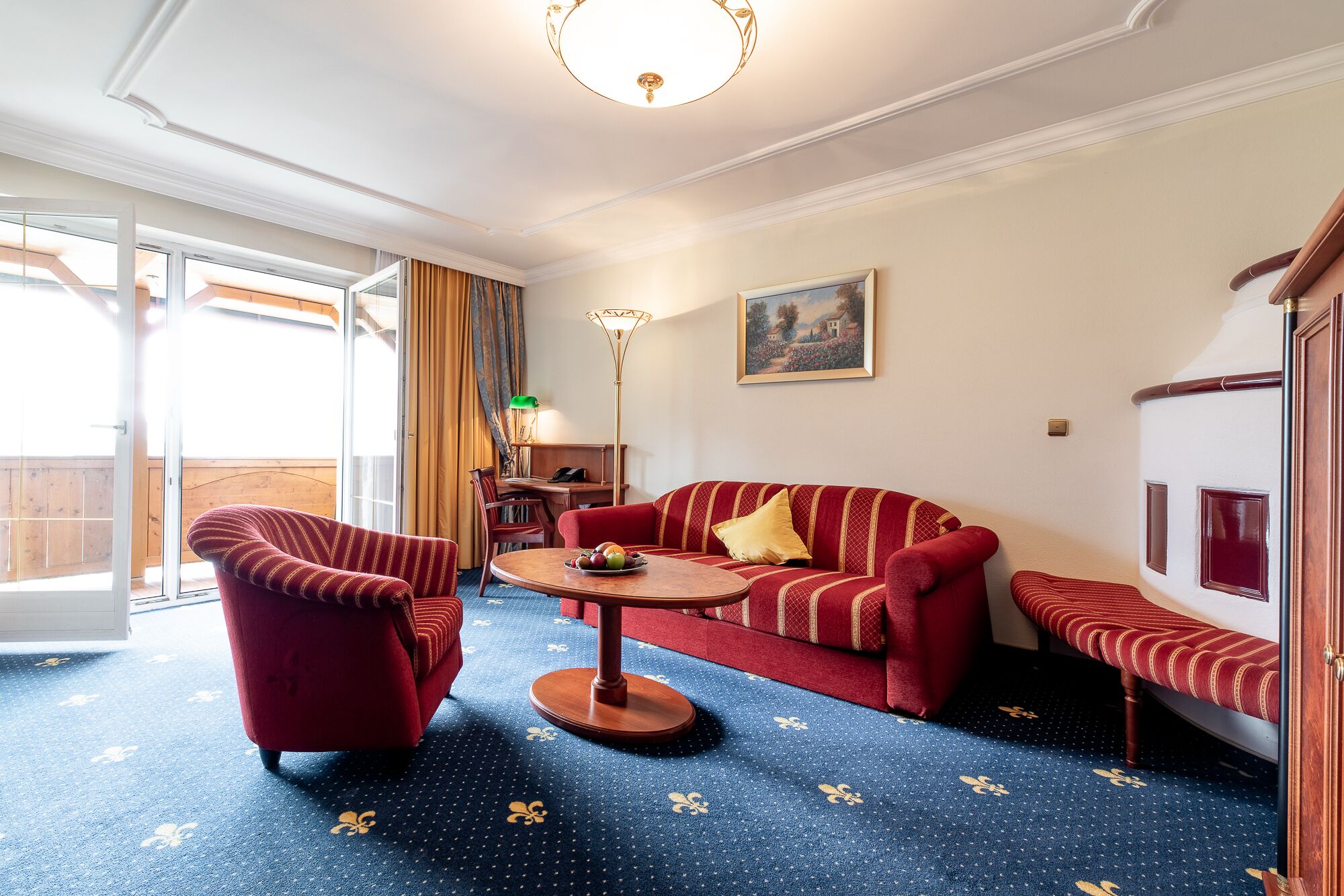 comfort suite | living area | flat-screen tv, table football, ping pong, books