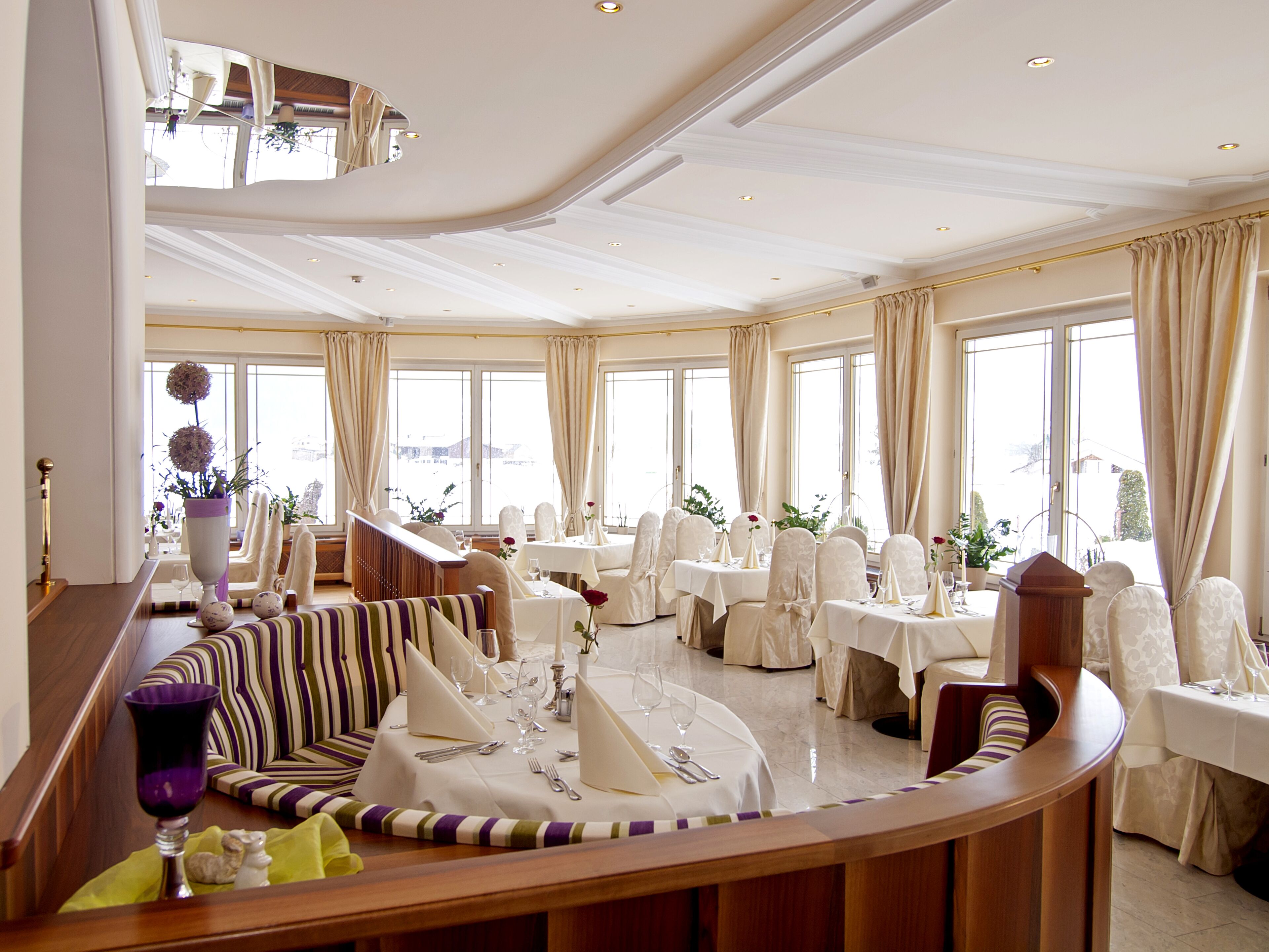 Mittagessen, lokale und internationale Küche, Speisen im Freien 