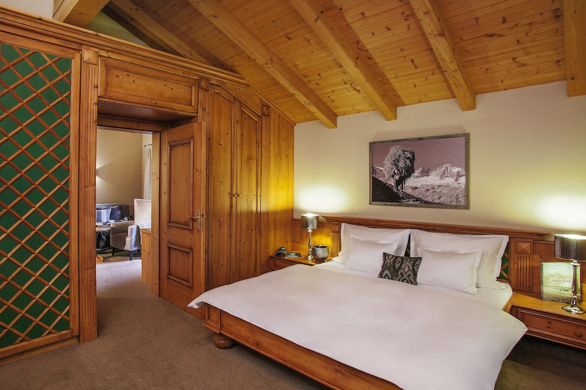 1 bedroom, premium bedding, in-room safe, desk