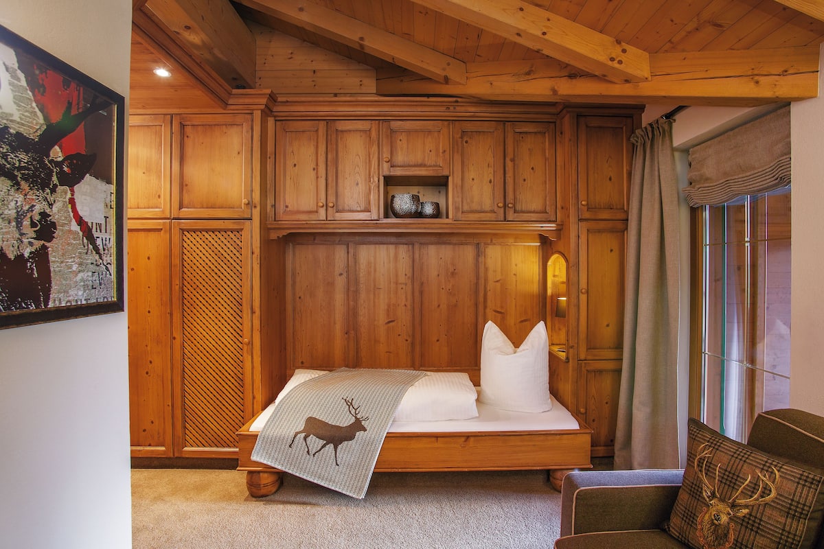 1 bedroom, premium bedding, in-room safe, desk