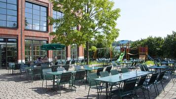 Frühstück, Mittagessen, Abendessen, lokale und internationale Küche