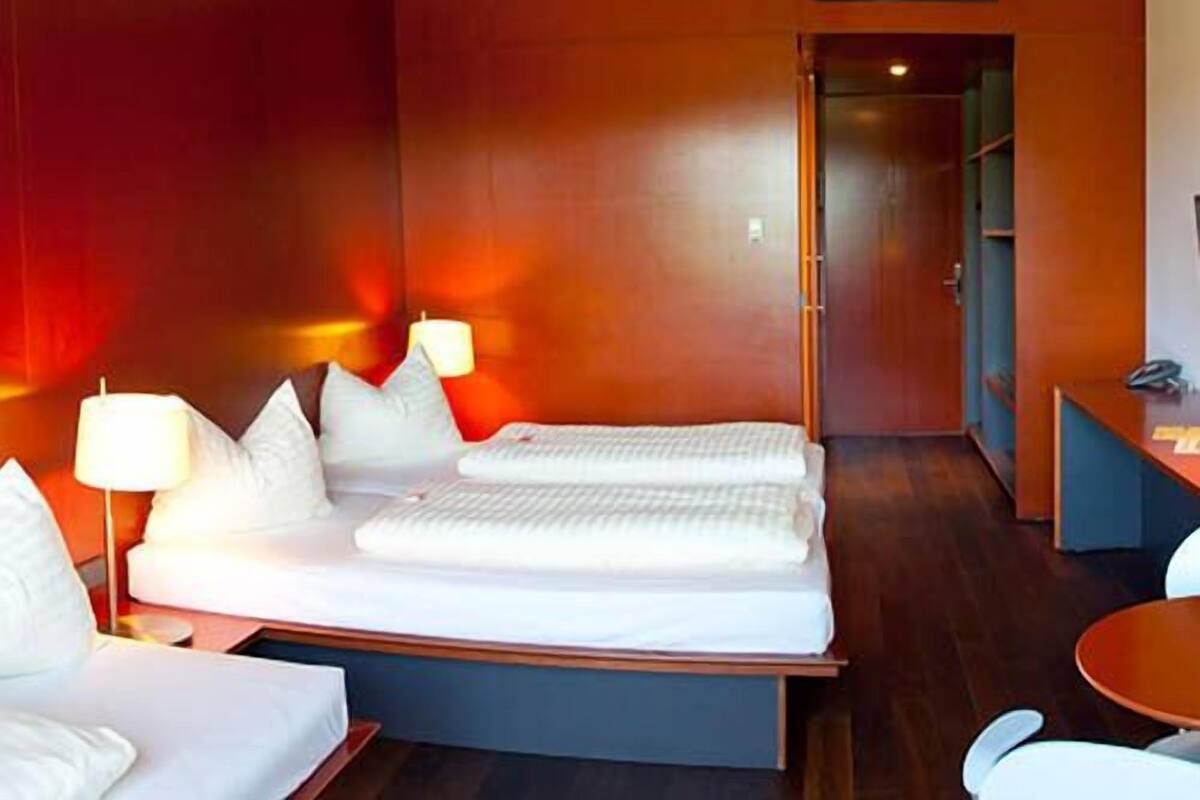 Basic Triple Room, Multiple Beds | Desk, soundproofing, WiFi (free), bed sheets