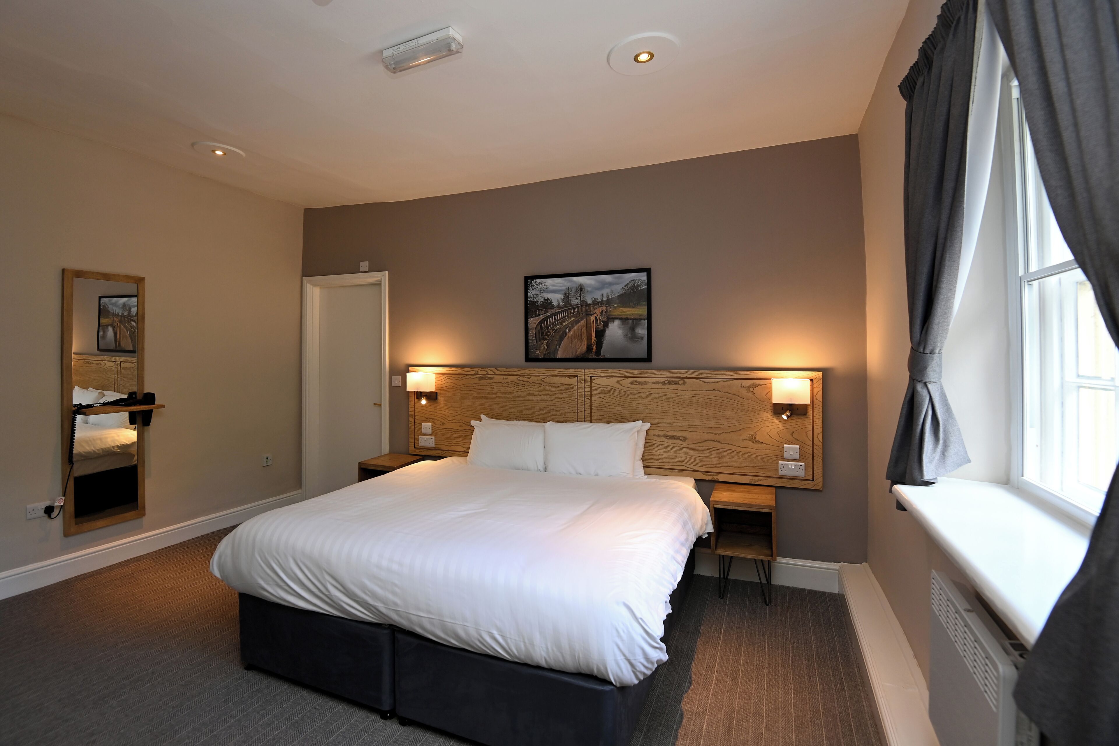 Dobbeltrom | Skrivebord, strykejern/-brett, wi-fi (inkludert) og sengetøy