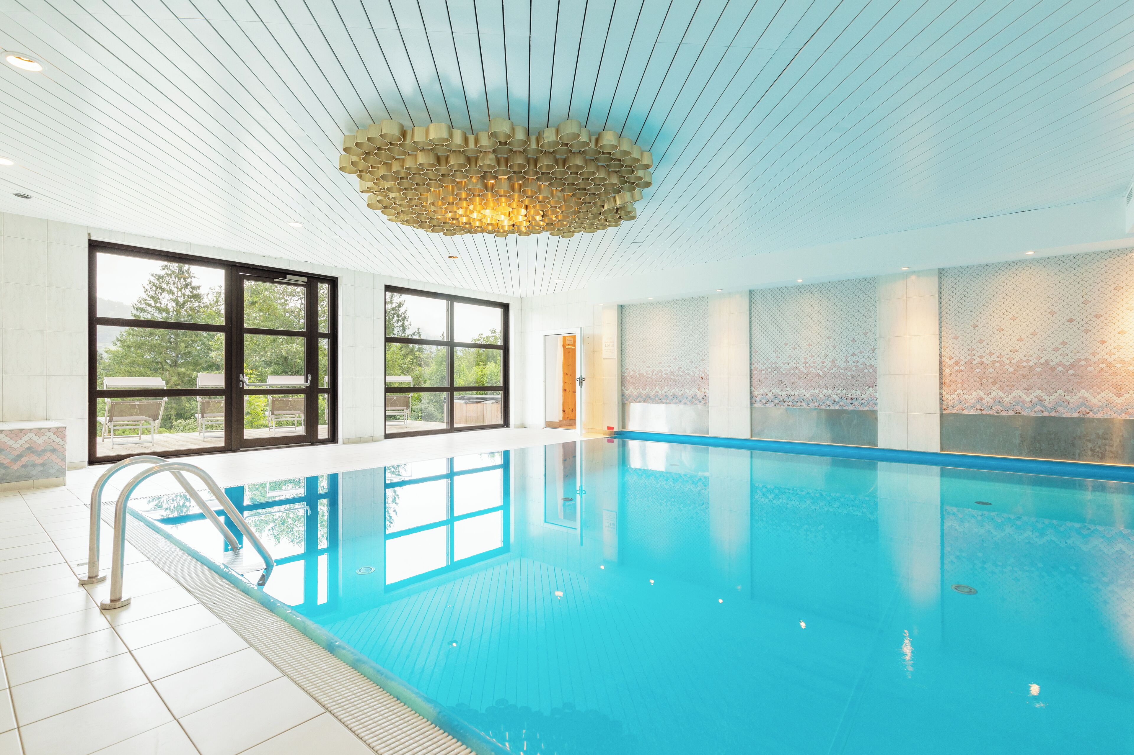 Indoor pool, pool loungers