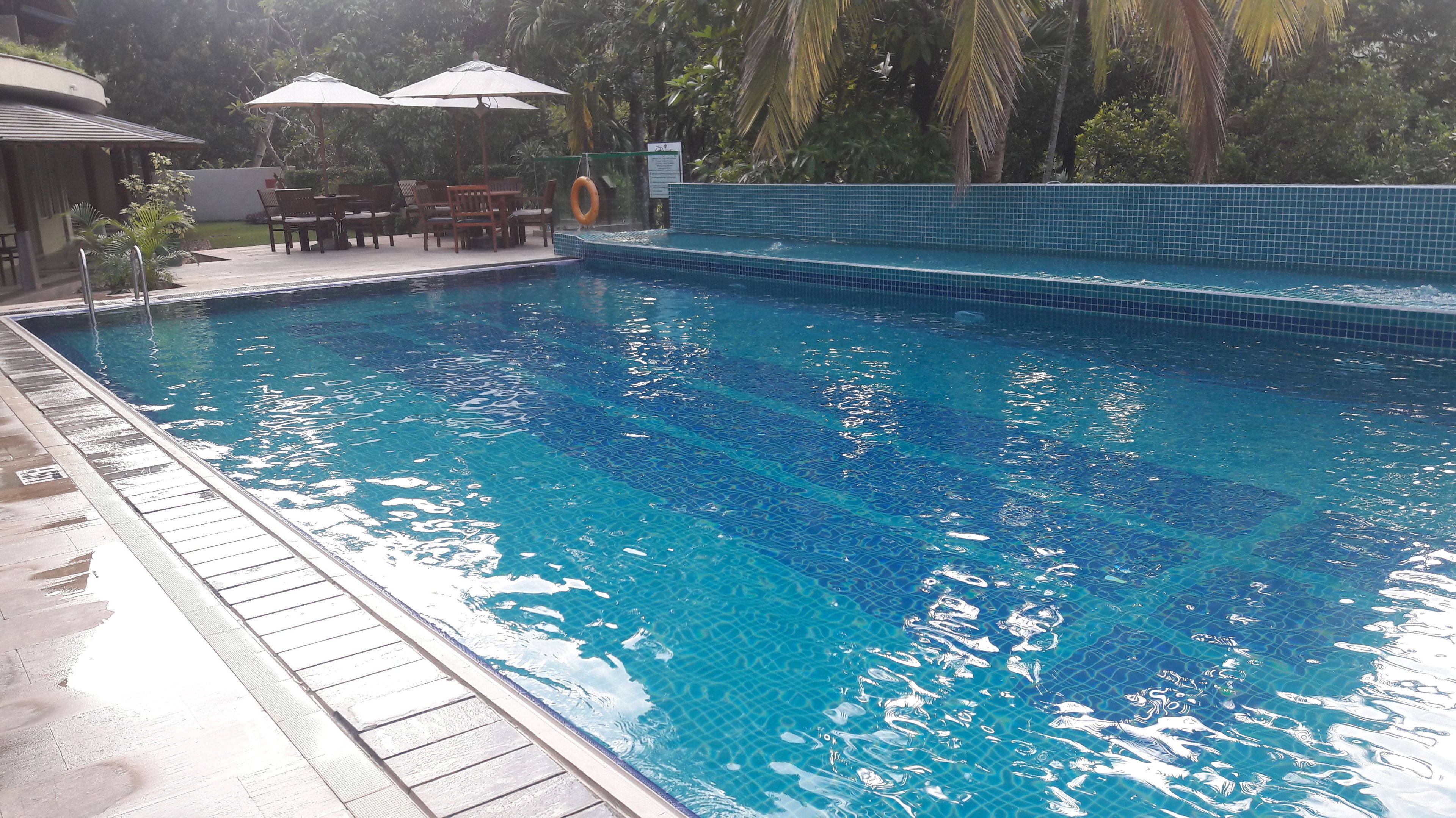 حمّام سباحة خارجي