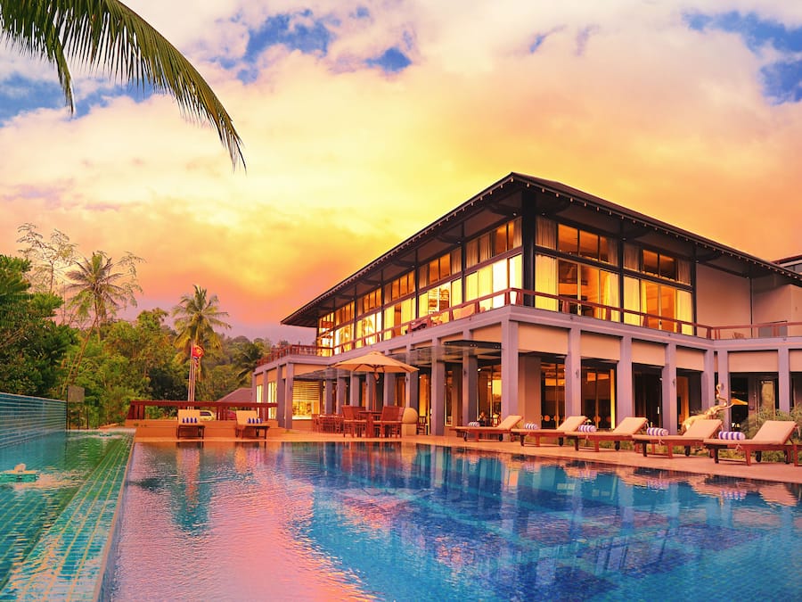 Hồ bơi ngoài trời