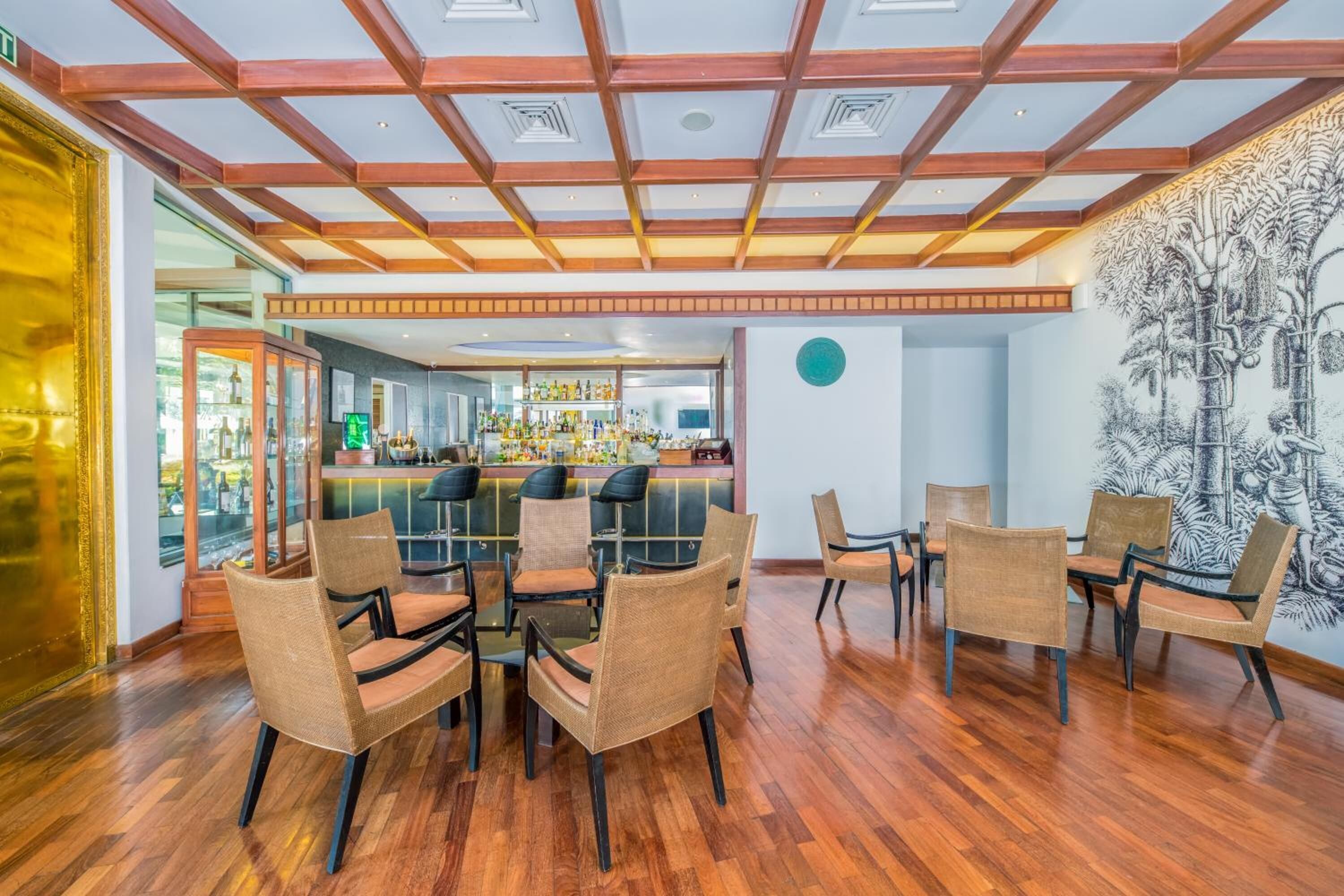 إطلالات على حمام السباحة 