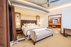 Mountbatten Suite | Minibar, in-room safe, desk, laptop workspace - Earl's Regent Kandy (Kandy)