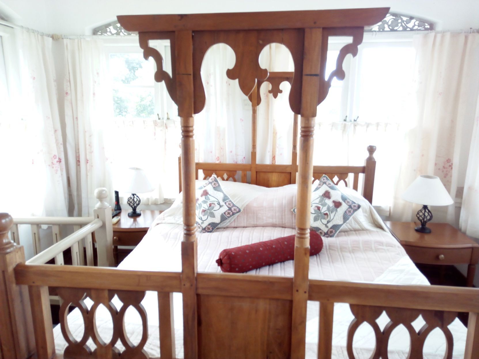 Ropa de cama de alta calidad y minibar 