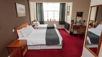 Family Room | Desk, iron/ironing board, free WiFi, bed sheets