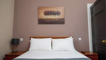 Double Room | Desk, iron/ironing board, free WiFi, bed sheets