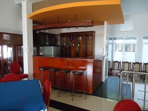 Bar (on property) - Palm Grove Holiday Inn (Arugam Bay)