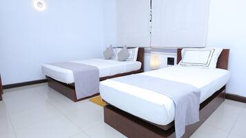 Standard Room | Desk, soundproofing, iron/ironing board, free WiFi